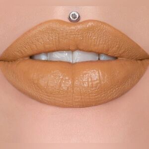 𝐉𝐄𝐅𝐅𝐑𝐄𝐄 𝐒𝐓𝐀𝐑 | NWT VELVET TRAP “GARDENING H*E” LIPSTICK